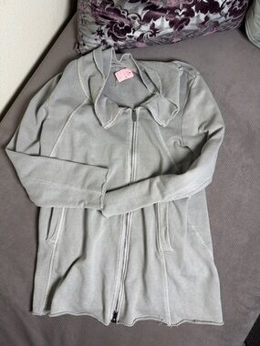 Boutique Women’s Light Gray Zip-Front Turtleneck Sweater
